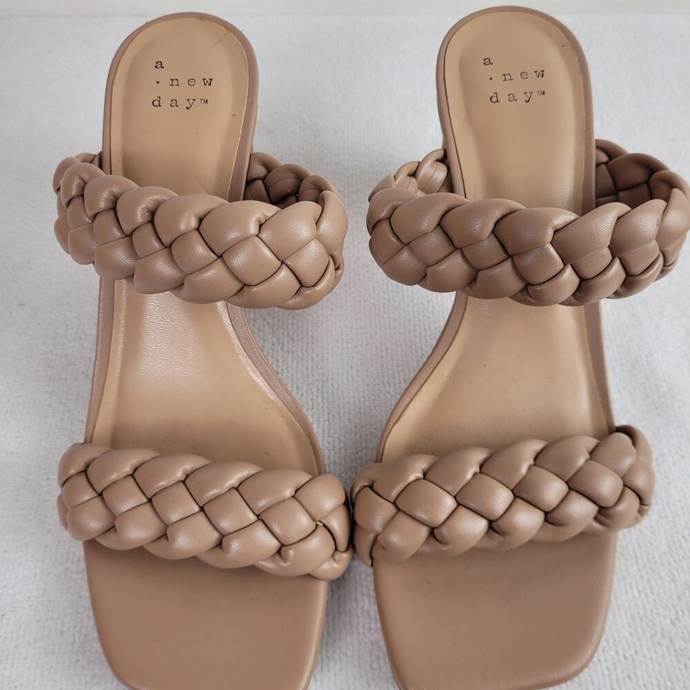 A New Day Womens Tan Vegan Leather Braided Strap Stacked Heel Sandals Size 6.5 - Picture 5 of 6